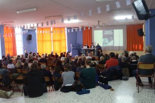 Μερική άποψη από την εναρκτήρια εκδήλωση για την Τεχνητή Νοημοσύνη, ως δείγμα της μεγάλης συμμετοχής. Στο βάθος διακρίνονται ο ομιλητής Τ. Τύμπας και τα μέλη του συντονιστικού, Π. Μελισσινός και Γ. Κουζής